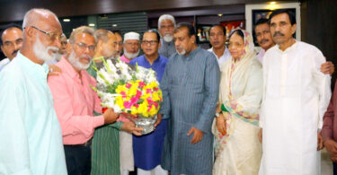 সেলিম ওসমানকে মুক্তিযোদ্ধাদের সংবর্ধনা