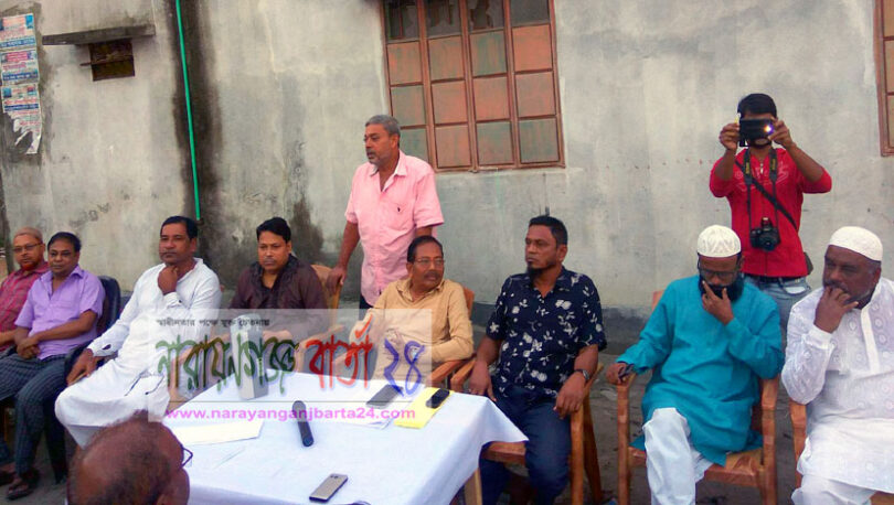 আনুষ্ঠানিকতা ছাড়াই আওয়ামী লীগের সদস্য ফরমের বই তুলে দেওয়ায় প্রতিবাদ সভা
