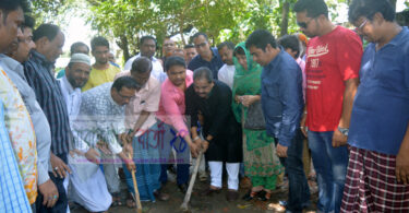 ১৮নং ওর্য়াডে র্দীঘ প্রত্যাশিত সড়কের উদ্বোধন করলেন কাউন্সিলর কবির