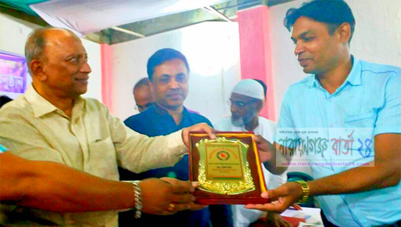 স্বর্ন পদক পেলেন ইন্সপেক্টর সেলিম
