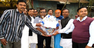 আরজু ভূঁইয়াকে শ্রমিক লীগের ফুলেল শুভেচ্ছা