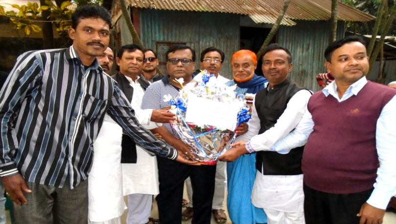 আরজু ভূঁইয়াকে শ্রমিক লীগের ফুলেল শুভেচ্ছা