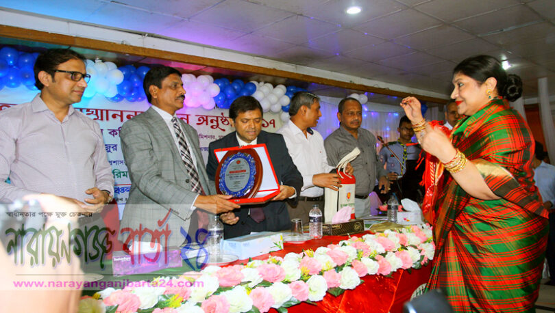 সম্মাননা পেয়ে ভূষিত নারায়ণগঞ্জ কর বাহাদুর