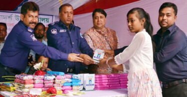 বাবা-মাকে সবসময় সম্মান করতে হবে : অতি. পুলিশ সুপার শরফুদ্দিন