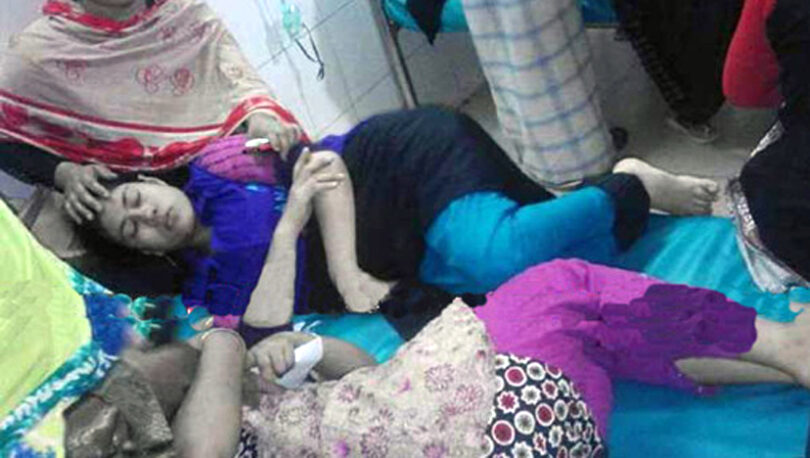 বাস দুর্ঘটনায় আদমজী ইপিজেডের ২৫ নারী শ্রমিক আহত