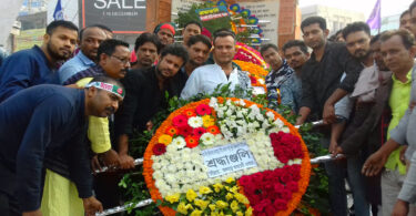 আজমেরী ওসমানের পক্ষে বিজয় স্তম্ভে পুষ্পস্তবক অর্পন