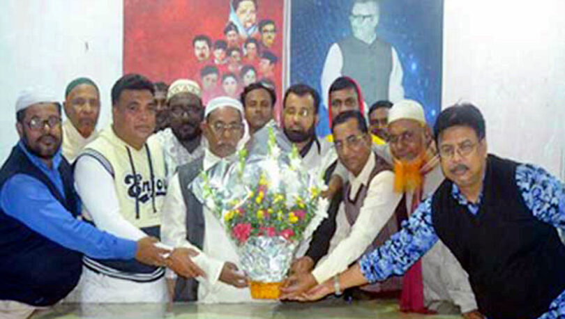 আমজাদ হোসেনকে ফুলেল অভ্যর্থনা