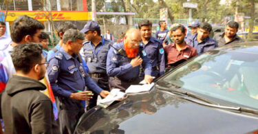শহরে অবৈধ পার্কিং উচ্ছেদ অভিযান