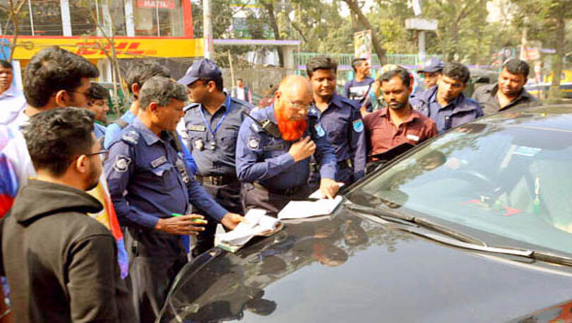শহরে অবৈধ পার্কিং উচ্ছেদ অভিযান