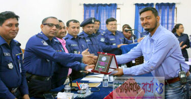 জেলার শ্রেষ্ঠ কর্মকর্তা হিসেবে পুরস্কার পেলেন ডিবির এসআই মফিজুল