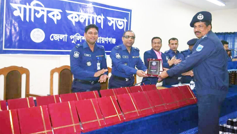আবারো জেলার শ্রেষ্ঠ ওসির পুরষ্কার পেলেন ফতুল্লা থানা ওসি কামাল উদ্দিন
