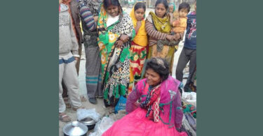 ফতুল্লা ডিআইটি মাঠে পাগলনীর কান্ড !