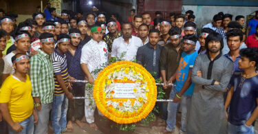 ভাষা শহীদদের স্মরণে জিরো পয়েন্ট সার্কেল এর পুষ্পস্তবক অর্পণ