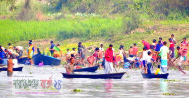 শীতলক্ষ্যায় মাছ ধরার হিড়িক