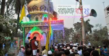 আলী আহম্মদ চুনকার কবরে ফুলের শ্রদ্ধাঞ্জলী