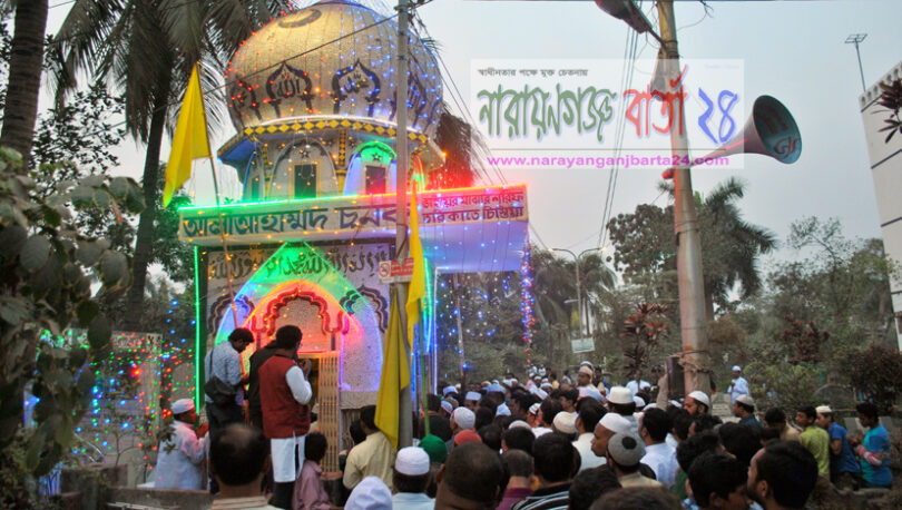 আলী আহম্মদ চুনকার কবরে ফুলের শ্রদ্ধাঞ্জলী