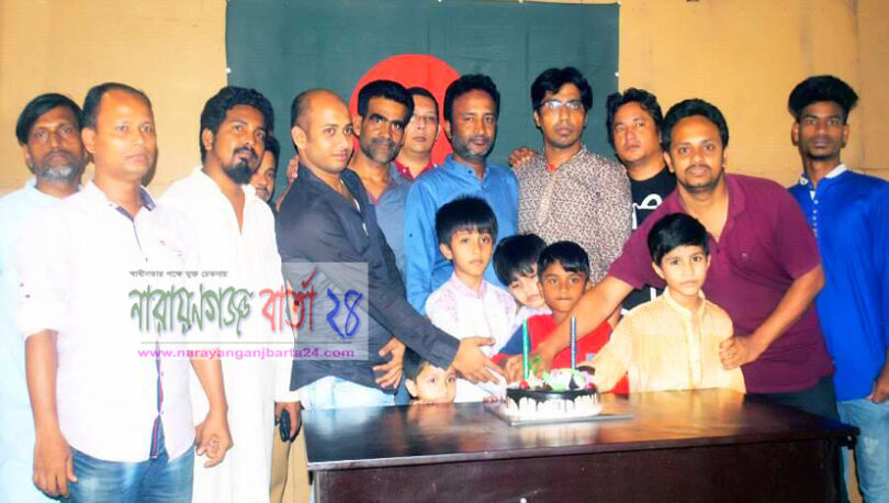 ১১নং ওয়ার্ডে কেক কেটে বঙ্গবন্ধুর জন্মদিন পালন