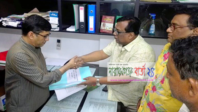 আ.লীগের উপ-দপ্তর সম্পাদকের কাছে ডকুমেন্টস দিলেন আরজু ভূঁইয়া