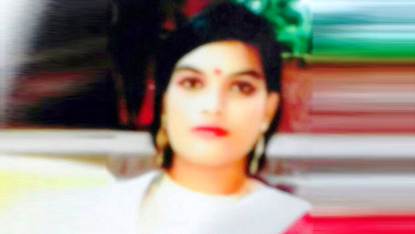 পরকিয়া প্রেমে ঘর ছেড়েছে স্ত্রী