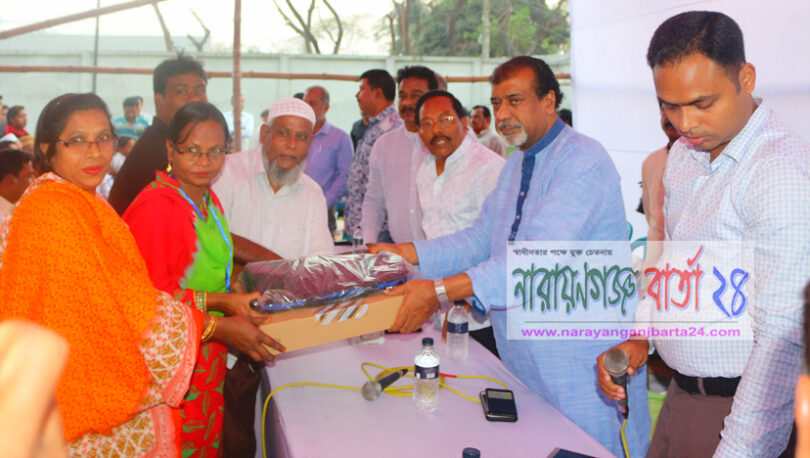 বন্দরে ৭৪টি সরকারী বিদ্যালয়ে সেলিম ওসমানের সাড়ে ৭ লাখ টাকা অনুদান
