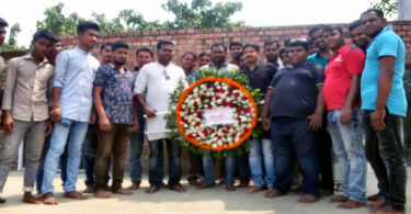 গণহত্যা দিবস উপলক্ষে ছাত্রলীগ নেতা খান মাসুদের শ্রদ্ধা নিবেদন