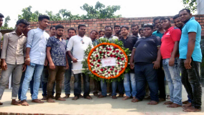 গণহত্যা দিবস উপলক্ষে ছাত্রলীগ নেতা খান মাসুদের শ্রদ্ধা নিবেদন