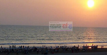 পহেলা বৈশাখে কক্সবাজার সমুদ্র সৈকতে পর্যটকদের ভিরে মুখরিত