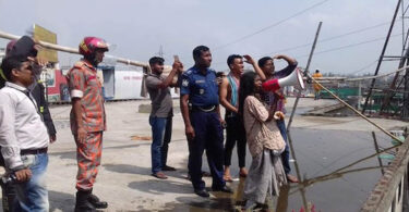 পাগলার টা‌নে পাগ‌লির ডাক