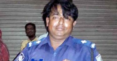সিদ্ধিরগঞ্জে যুবককে ফাঁসাতে গিয়ে ফাঁসলেন দারোগা