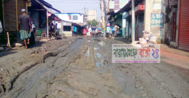 কর্দমাক্ত সড়কে একাকার ফতুল্লা