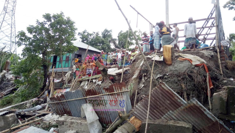 বন্দরে রিক্সা চালকের বসতভিটা নদীগর্বে, প্রায় ১৫ লক্ষ টাকা ক্ষতি