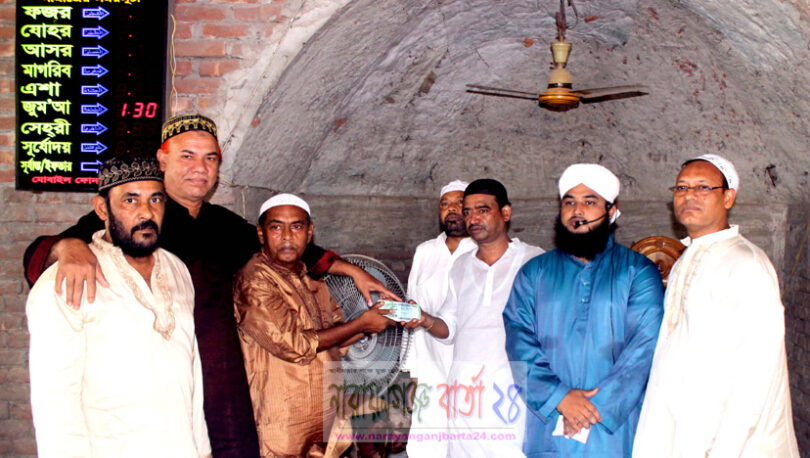 আজমেরী ওসমান ১ লাখ টাকা অনুদান দিলেন গোগনগর বড় মসজিদে