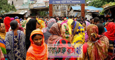 ফতুল্লায় শ্রমিকদের সড়ক অবরোধ ও থানা ঘেড়াও