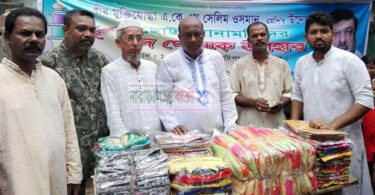নগরীর গলাচিপায় ঈদ বস্ত্র বিতরণ করলেন ১৩ নং ওয়ার্ড আওয়ামীলীগের নেতৃবৃন্দ