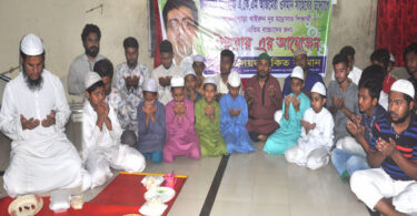 আজমেরী ওসমানের উদ্যোগে আমলাপাড়ায় এতিমদের জন্য ইফতার