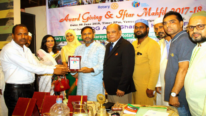 সমাজকর্মী মান্নান ভূঁইয়া রোটারী ক্লাব থেকে এওয়ার্ড পেলেন