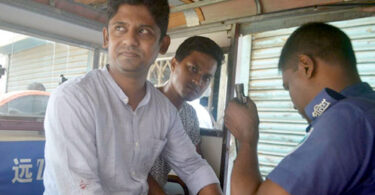 পুলিশের সাথে স্বেচ্ছাসেবক দলের ধাওয়া পাল্টা ধাওয়া, আটক ৫