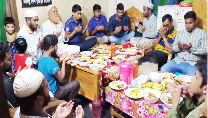 সাংবাদিক আরিফের উদ্যোগে ইফতার ও দোয়া মাহফিল অনুষ্ঠিত