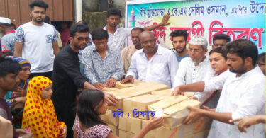 সেলিম ওসমানের ঈদ সামগ্রী বিতরণ করেন ১৩ নং ওয়ার্ড আওয়ামীলীগের নেতৃবৃন্দ