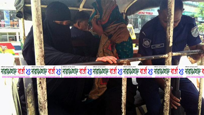দুই নারী পকেটমারকে গনধোলাই