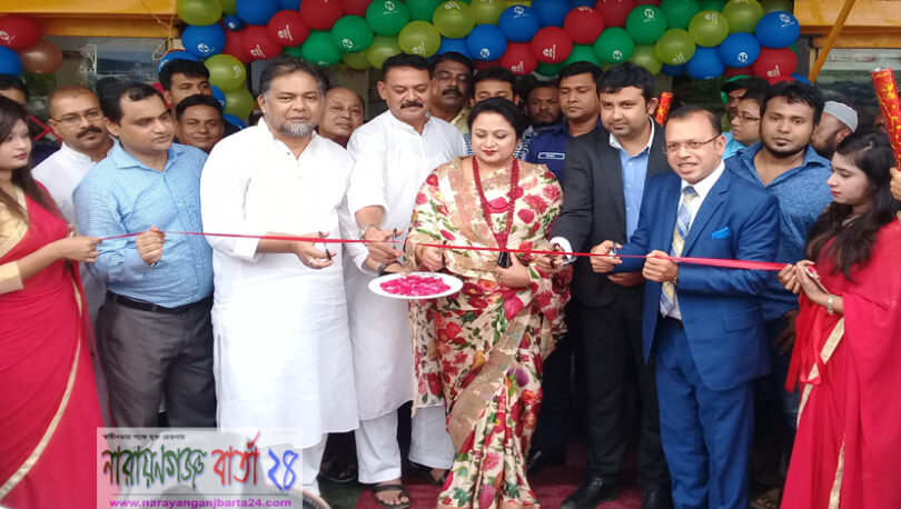 নারায়ণগঞ্জে টাটা প্যাসেঞ্জার কারের শো-রুম উদ্বোধন