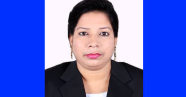 হজ্ব যাত্রায় আইনজীবী পুতুল