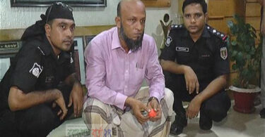 না.গ‌ঞ্জে পায়ুপথে ইয়াবা সরবরাহকারী মাদ্রাসার শিক্ষক আটক