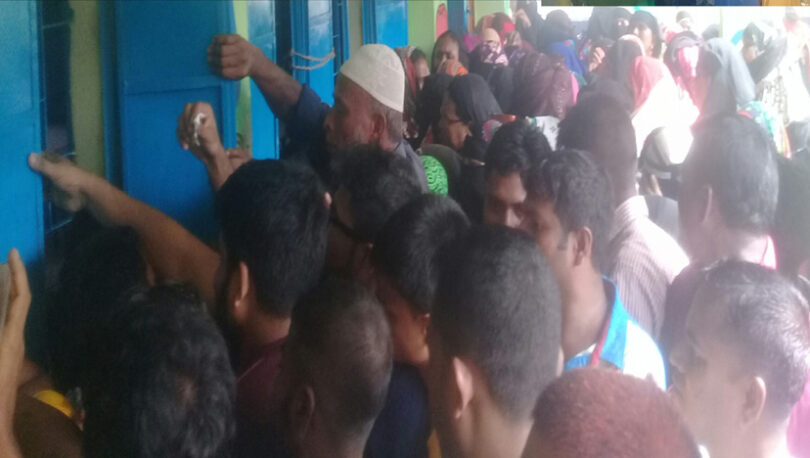 ধামগড়ে স্মার্ট কার্ড বিতরণে ভোগানিন্ত, চেয়ারম্যান ও স্থানীয়দের ক্ষোভ