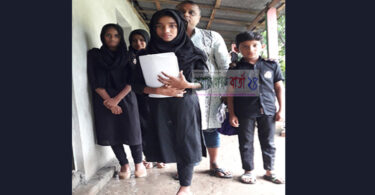 পা হারা শিশু আছমার পাশে রূপগঞ্জ প্রেসক্লাব ও প্রশাসন