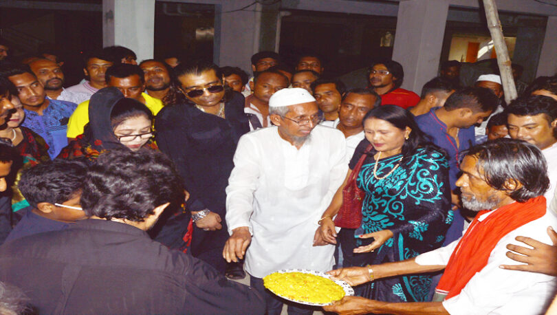 শোক দিবসে আলোড়ন সৃষ্টি করলেন প্রয়াত সাংসদ নাসিম ওসমান পরিবার