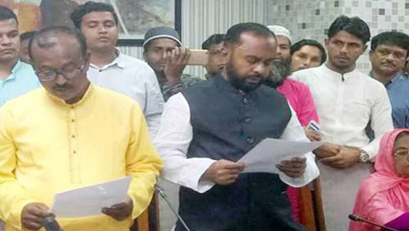 আড়াইহাজারে দুই পৌরসভার মেয়রের শপথ গ্রহণ