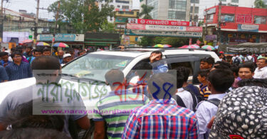 আন্দোলনে অবরুদ্ধ পুলিশ, সাংবাদিক, চেয়ারম্যান, এমপি