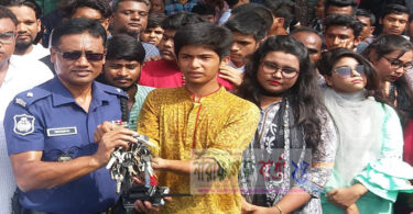 ওরা যা পার‌লো পু‌লিশ পার‌বে কী!