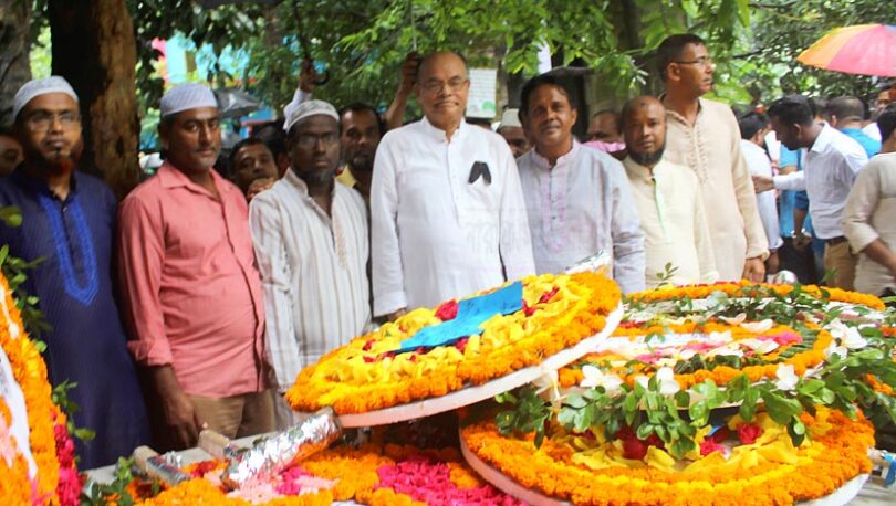 আব্দুল মতিন চৌধুরীর ৬ষ্ঠ মৃত্যু বার্ষিকী ও সমাধীতে ফুল দিয়ে শ্রদ্ধাঞ্জলী